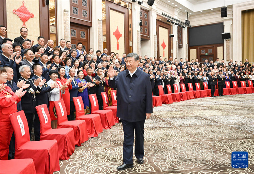 Xi Jinping pede esfor?os concertados para melhor construir uma bela Xinjiang