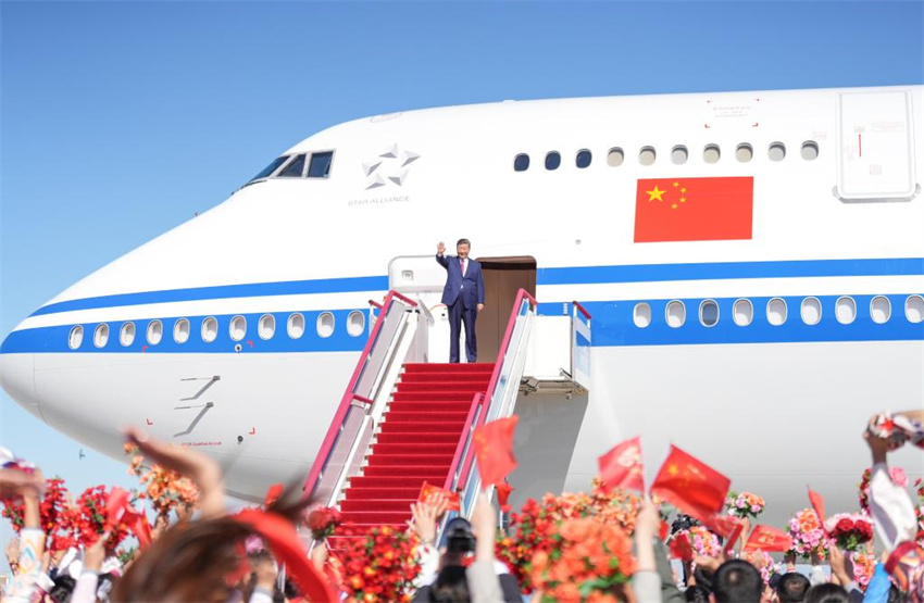 Xi Jinping parte para Beijing após participar das celebra??es do 70o aniversário da funda??o da Regi?o Aut?noma Uigur de Xinjiang