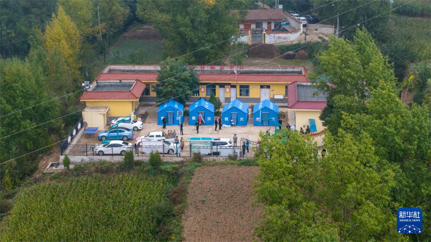 Trabalhos de socorro após terremoto seguem em andamento em Gansu