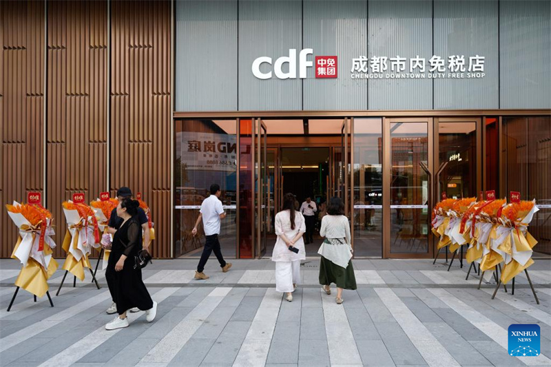 Primeira loja duty-free do centro de Chengdu abre no distrito comercial da Rua Chunxi