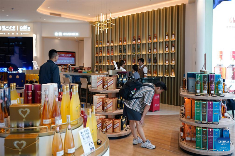 Primeira loja duty-free do centro de Chengdu abre no distrito comercial da Rua Chunxi