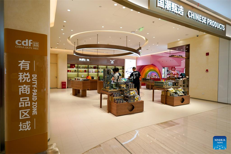 Primeira loja duty-free do centro de Chengdu abre no distrito comercial da Rua Chunxi
