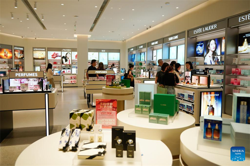 Primeira loja duty-free do centro de Chengdu abre no distrito comercial da Rua Chunxi