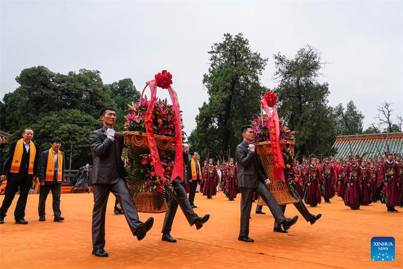China celebra 2.576o aniversário do nascimento de Confúcio