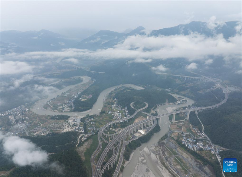 China: via expressa liga Vale de Jiuzhai a patrim?nio da UNESCO