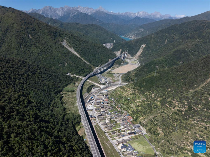 China: via expressa liga Vale de Jiuzhai a patrim?nio da UNESCO