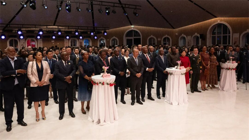 Trailer do filme “Shen Zhou 13” é exibido em recep??o da Embaixada da China em Angola pelo Dia Nacional