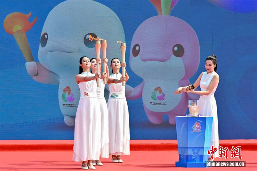 15a edi??o dos Jogos Nacionais e Jogos Olímpicos Especiais para Deficientes: cerim?nia de atear da chama realizada em Guangzhou