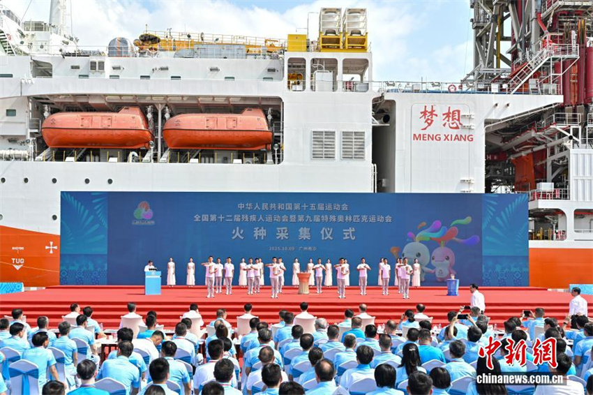 15a edi??o dos Jogos Nacionais e Jogos Olímpicos Especiais para Deficientes: cerim?nia de atear da chama realizada em Guangzhou