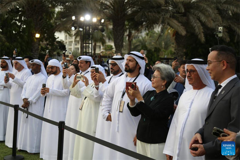 Veículo voador chinês realiza demonstra??o nos Emirados árabes Unidos