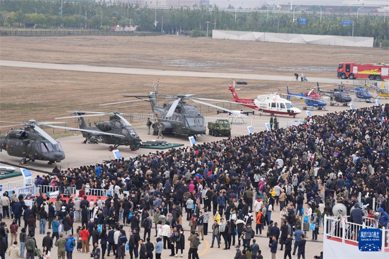 Equipamentos do Exército em exibi??o na 7a Exposi??o Internacional de Helicópteros de Tianjin