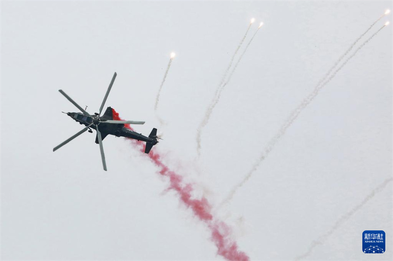 Equipamentos do Exército em exibi??o na 7a Exposi??o Internacional de Helicópteros de Tianjin