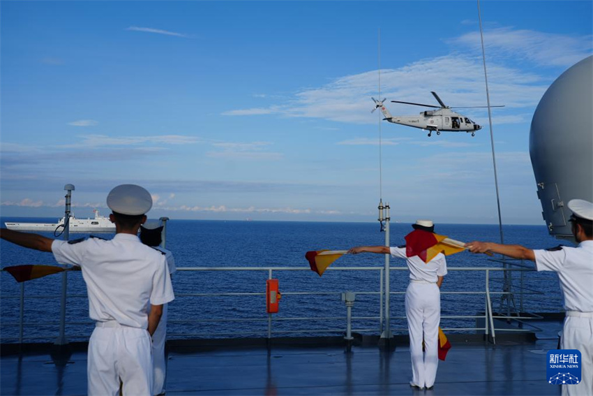 Navios da Marinha do Exército de Liberta??o Popular da China chegam à Tailandia para visita de cortesia