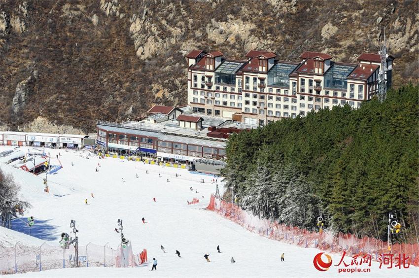 Temporada de Neve 2025-2026 aberta oficialmente em Hebei, norte da China