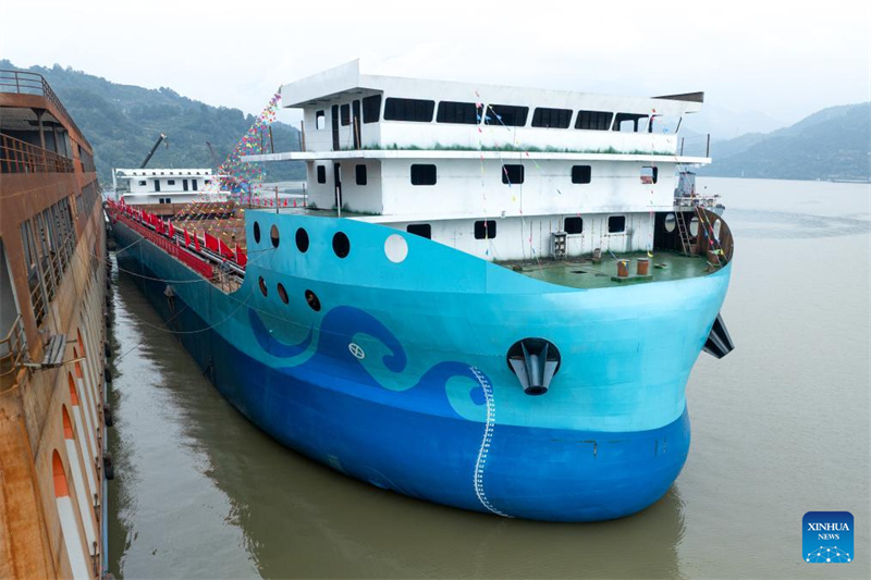 Maior graneleiro totalmente elétrico da China é lan?ado na China central