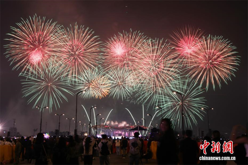 Galeria: Seis países participam do Festival de Fogos de Artifício de Liuyang, Hunan