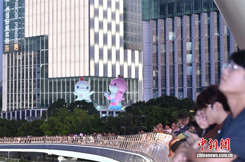 Galeria: Mascotes da 15a edi??o dos Jogos Nacionais e Jogos Olímpicos Especiais para Deficientes instaladas nas ruas de Guangzhou