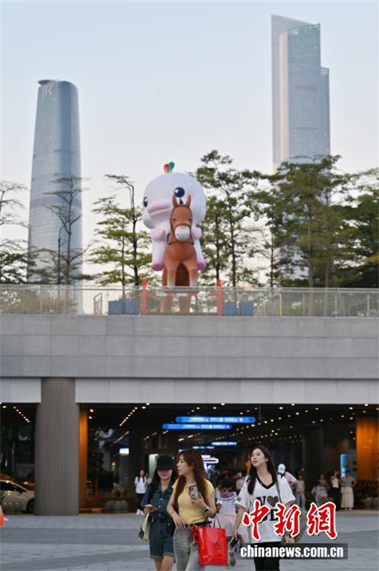 Galeria: Mascotes da 15a edi??o dos Jogos Nacionais e Jogos Olímpicos Especiais para Deficientes instaladas nas ruas de Guangzhou