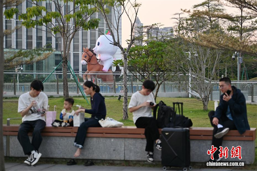 Galeria: Mascotes da 15a edi??o dos Jogos Nacionais e Jogos Olímpicos Especiais para Deficientes instaladas nas ruas de Guangzhou