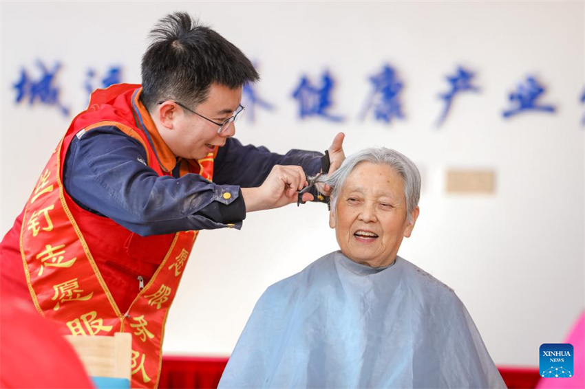 Festival de Chongyang é comemorado em toda a China