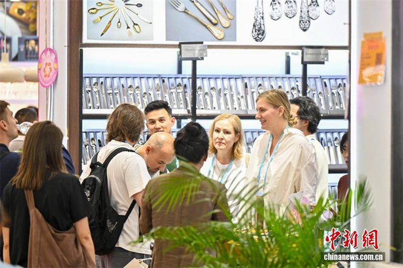 Encerrada segunda fase da 138a Feira de Cant?o, quase 240 mil consumidores estrangeiros marcam presen?a