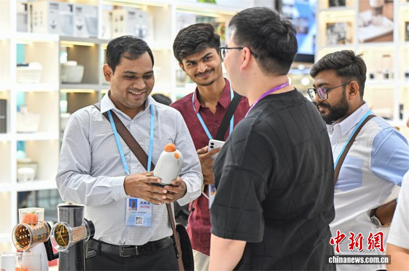 Encerrada segunda fase da 138a Feira de Cant?o, quase 240 mil consumidores estrangeiros marcam presen?a