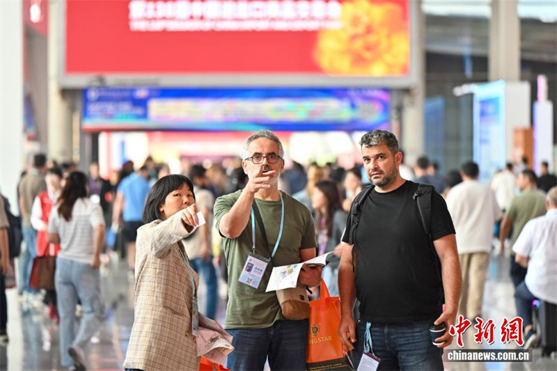 Encerrada segunda fase da 138a Feira de Cant?o, quase 240 mil consumidores estrangeiros marcam presen?a