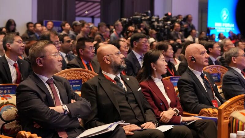 Fórum global explora moderniza??o de Xizang