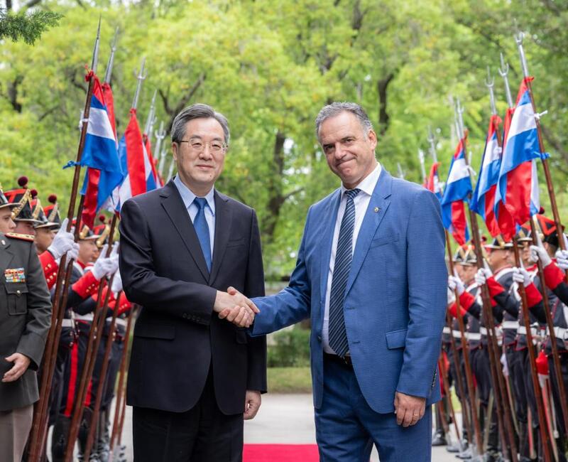 China está pronta para refor?ar parceria estratégica abrangente com Uruguai, diz vice-premiê