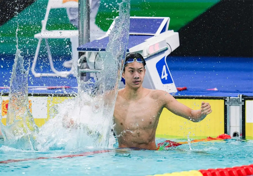 Zhang Zhanshuo, de 18 anos, quebra o recorde mundial júnior e supera estrelas para conquistar o ouro nos 15o Jogos Nacionais da China