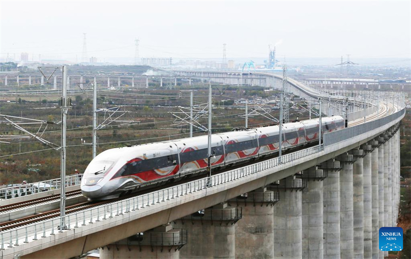 Ferrovia de alta velocidade ligando a antiga base revolucionária da China a Xi'an inicia opera??o experimental