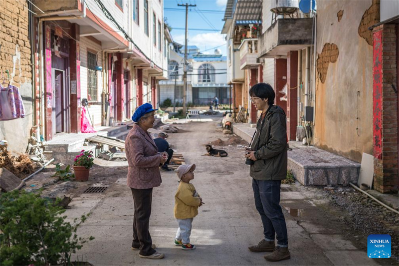 Jovem herdeira revive antiga arte de gatos guardi?es no sudoeste da China