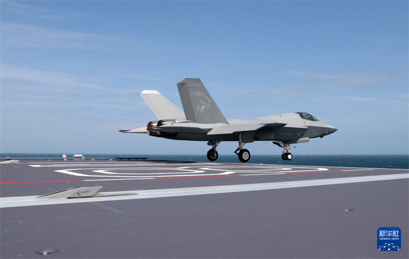 Forma??o do porta-avi?es Fujian realiza primeiro treinamento real em alto-mar