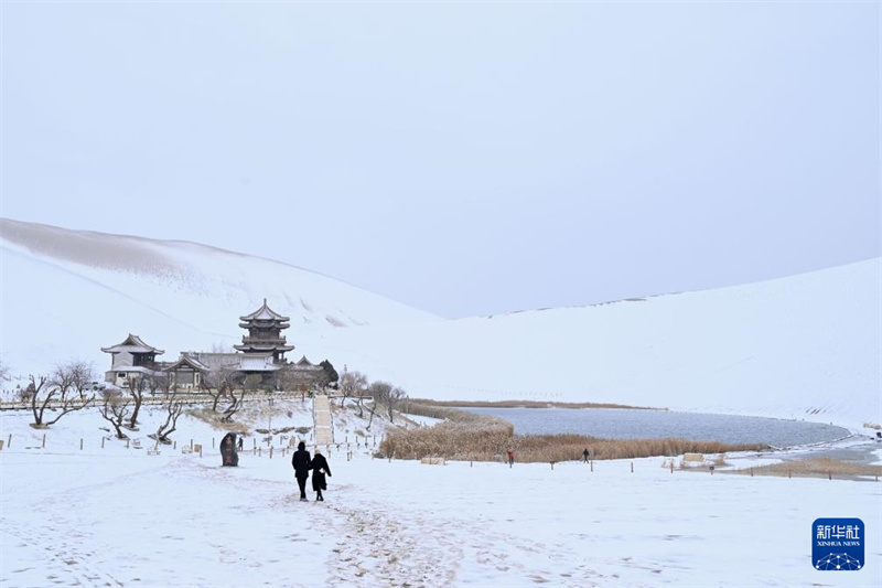 Gansu: pontos turísticos de referência em Dunhuang cobertos de branco após queda de neve