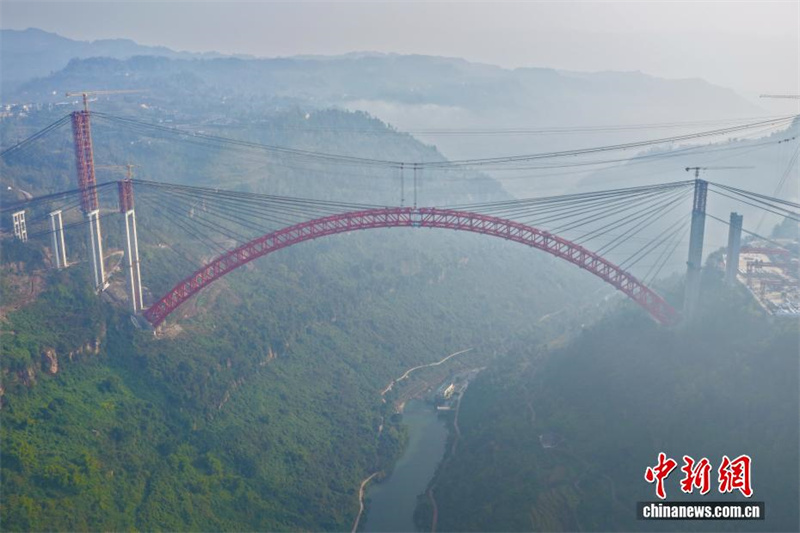 Chongqing: terminada constru??o do arco da ponte de a?o com maior v?o do mundo
