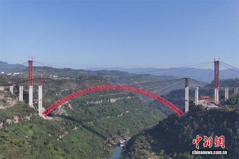 Chongqing: terminada constru??o do arco da ponte de a?o com maior v?o do mundo