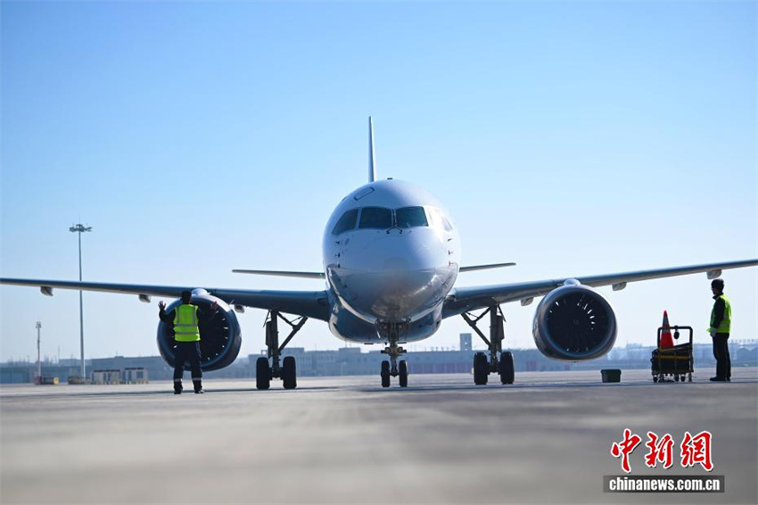 Aeronave C919 realiza primeiro voo da China Eastern para aeroporto de planalto em Lanzhou