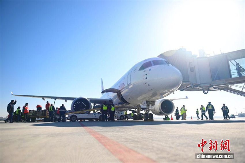 Aeronave C919 realiza primeiro voo da China Eastern para aeroporto de planalto em Lanzhou