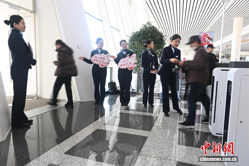 Aeronave C919 realiza primeiro voo da China Eastern para aeroporto de planalto em Lanzhou