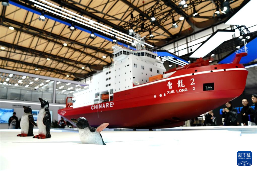 Maquete do quebra-gelo de pesquisa chinês Xuelong 2.