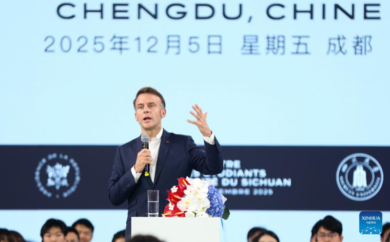 Macron visita a Universidade de Sichuan, no sudoeste da China