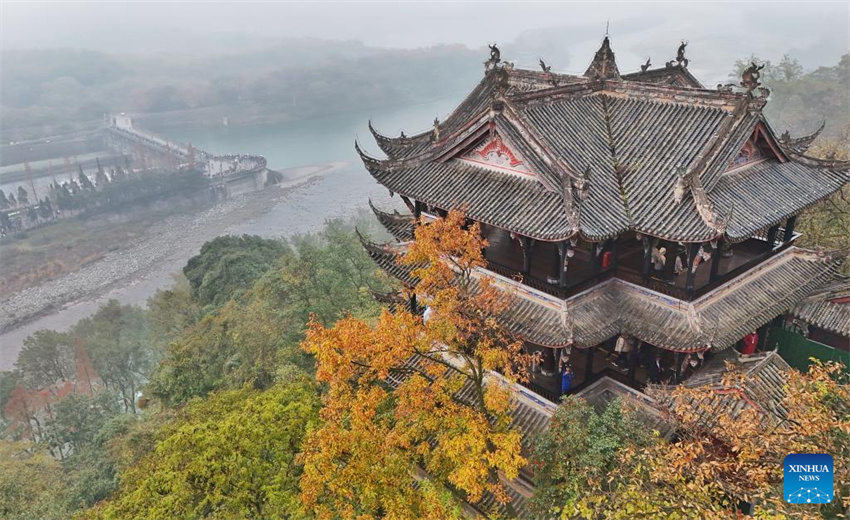 Vis?o detalhada do sistema de irriga??o de Dujiangyan em Chengdu, China
