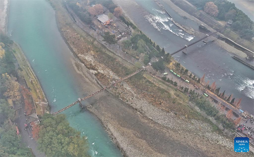 Vis?o detalhada do sistema de irriga??o de Dujiangyan em Chengdu, China