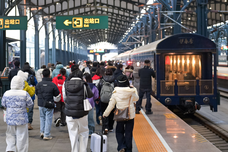 Trem turístico "Yichun" inicia opera??o experimental