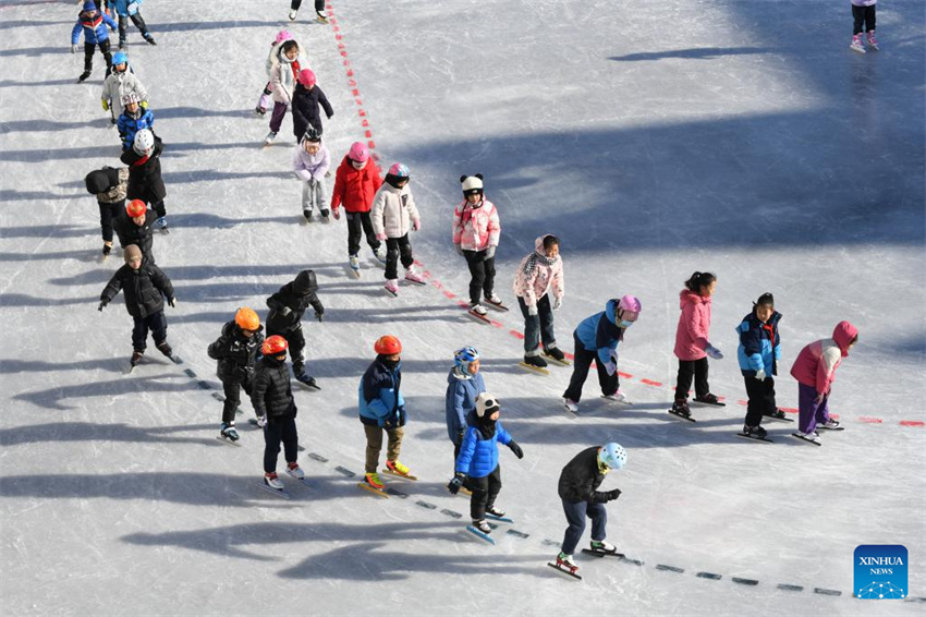 Heilongjiang leva esportes de gelo e neve para ambiente escolar