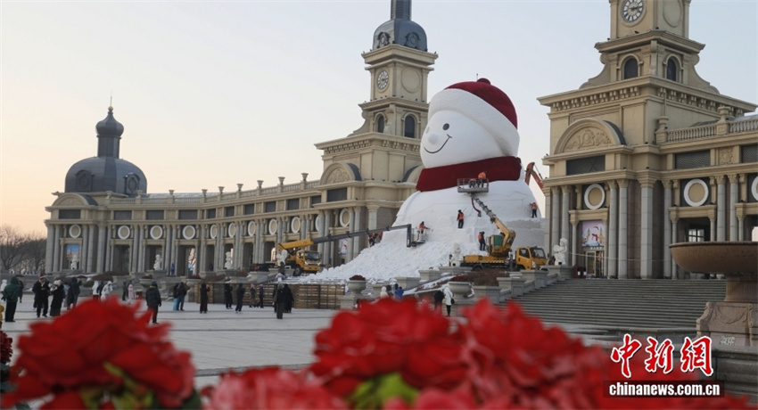 Galeria: boneco de neve gigante em Harbin “revela o rosto”