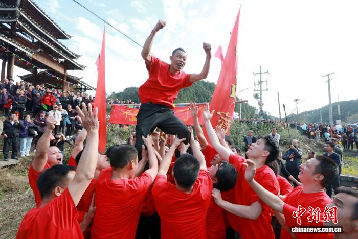Sanjiang realiza tradicional festival étnico 